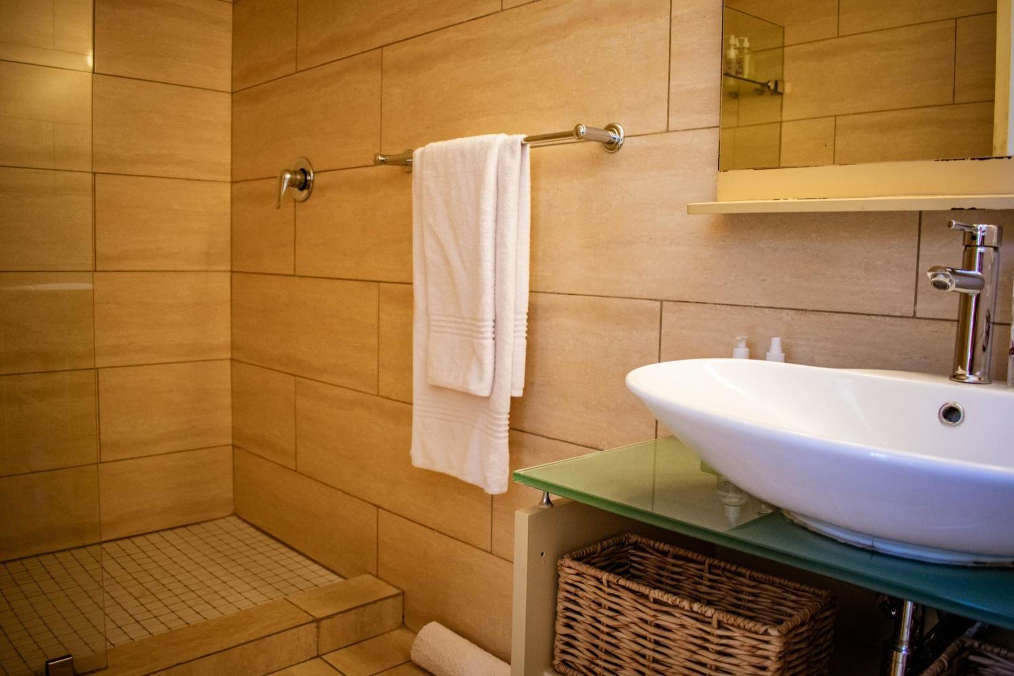 5 Seasons Guest House Stellenbosch Bagian luar foto